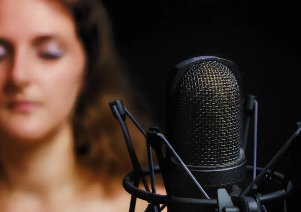 La fatiga en la voz es uno de los síntomas de los nódulos en las cuerdas vocales más evidente