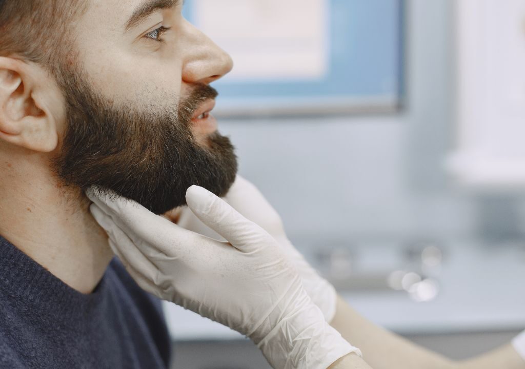 Los pacientes deben acudir a la consulta del otorrino para valorar la posibilidad de someterse a una laringectomía