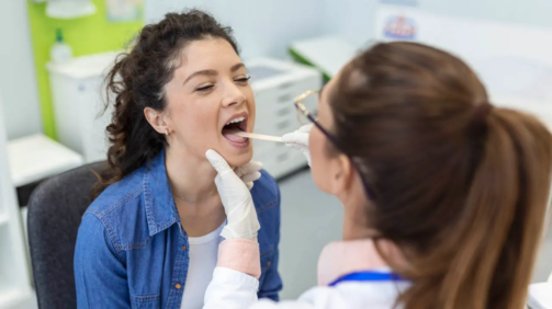 La apnea obstructiva del sueño puede tratarse mediante intervenciones como la amigdalectomía en adultos