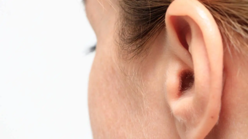 El líquido en el oído se debe a la secreción del oído medio