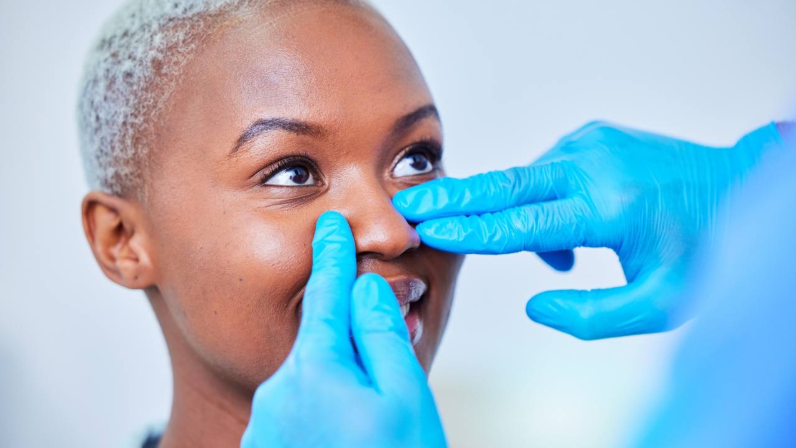 La rinoplastia ultrasónica es un avance que permite realizar una operación estética de nariz con mayor precisión y con un menor impacto para el paciente