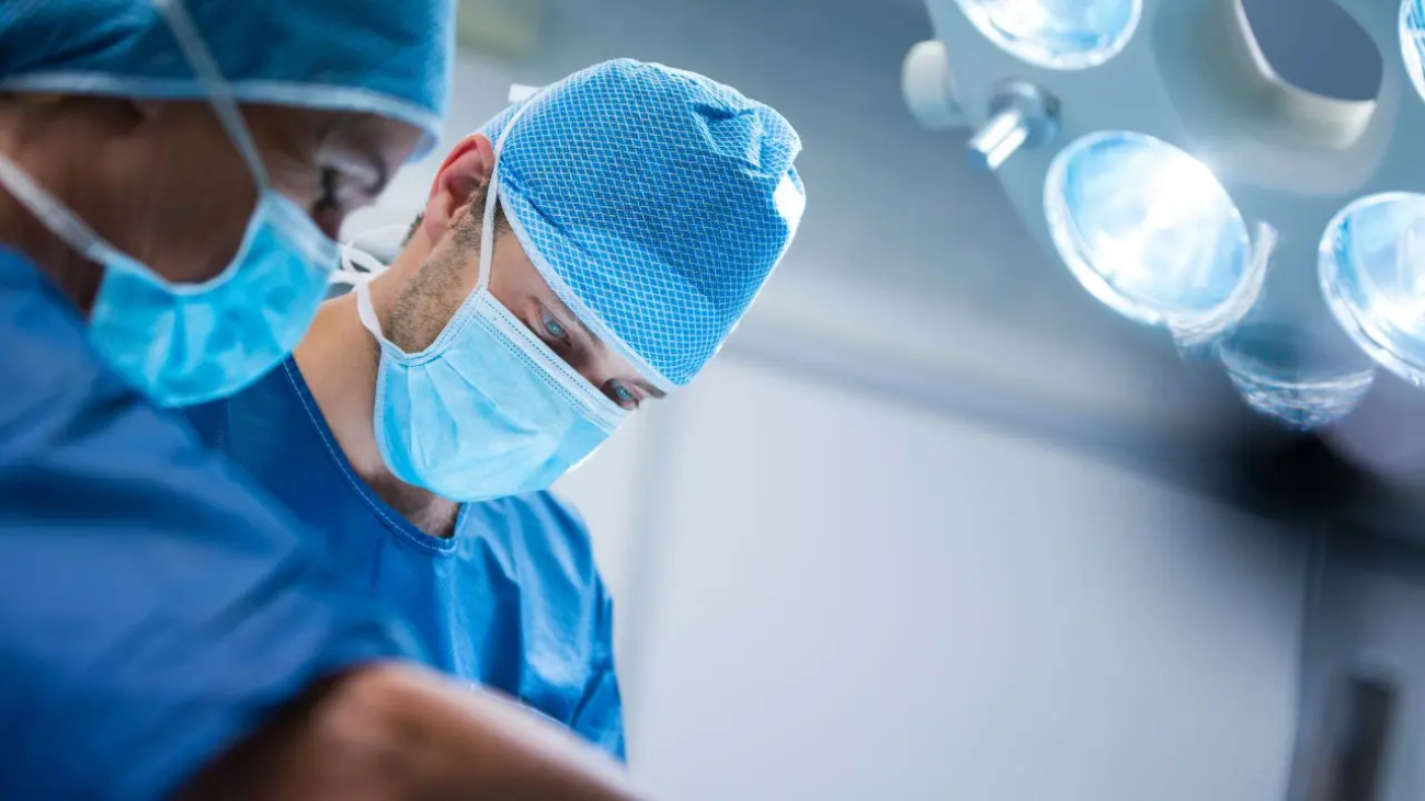 Las operaciones de cirugía estética solo pueden ser realizadas por médicos especialistas