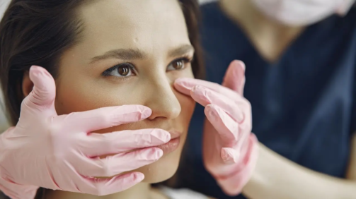 La operación de nariz por motivos estéticos se ha disparado en España a lo largo de los últimos años