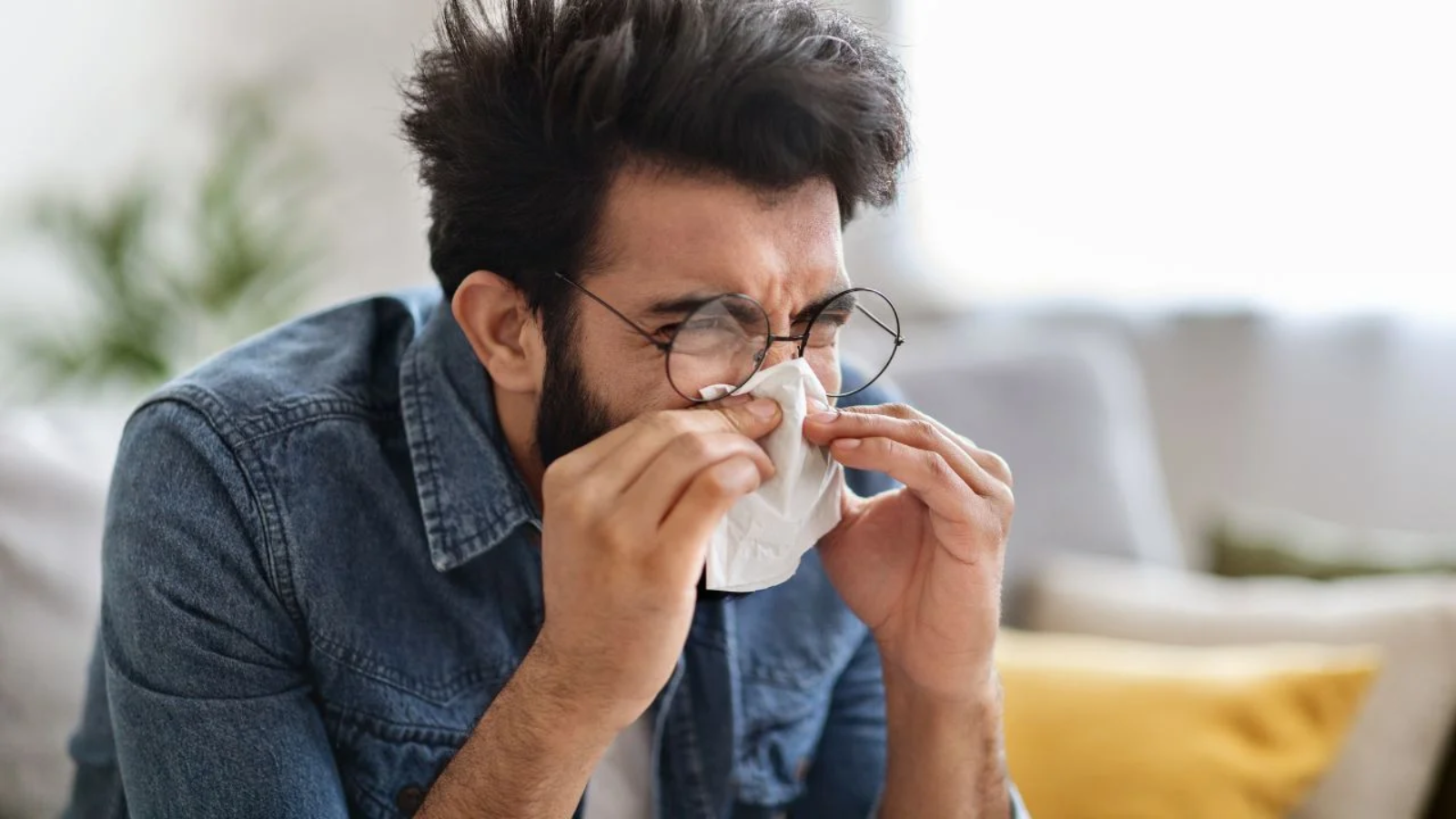 Rinorrea, congestión nasal, estornudos y picor son algunos de los síntomas típicos de la rinitis crónica