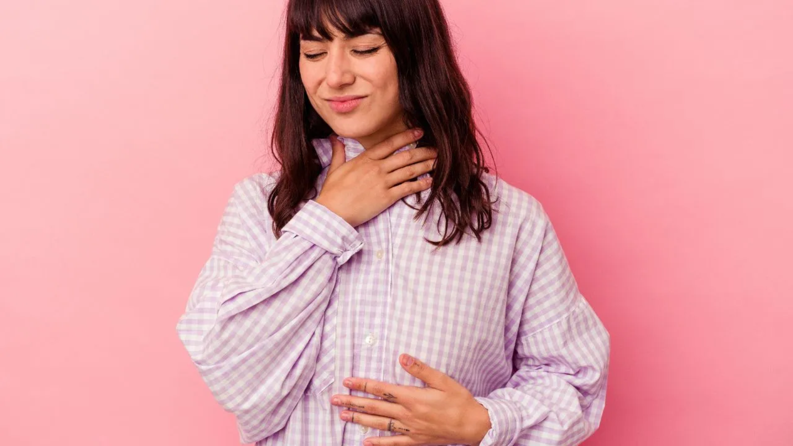 El tratamiento para la garganta irritada por reflujo faringolaríngeo se basa en dieta sana, control del estrés y medicación específica