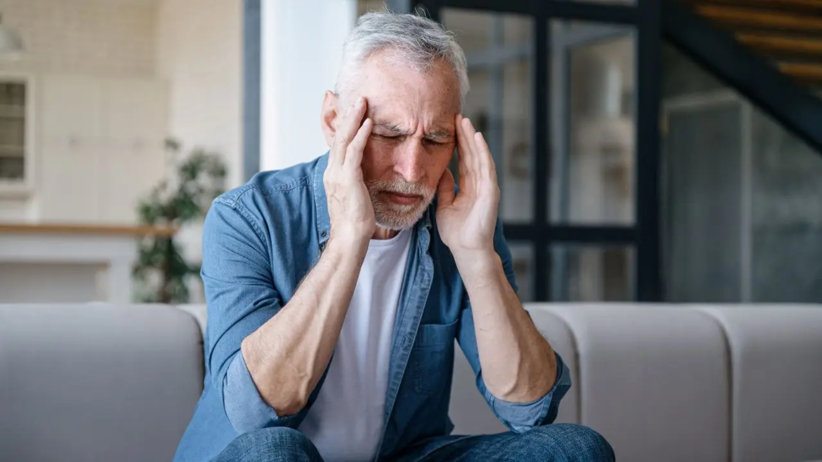 Vértigos y mareos cervicales son trastornos del equilibrio con síntomas similares pero causas dispares