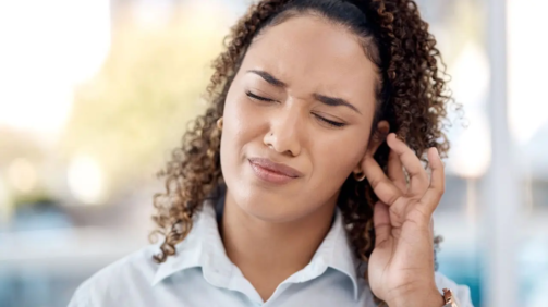 Tinnitus y ansiedad se retroalimentan: los acúfenos causan estrés y este, a su vez, empeora los zumbidos en el oído