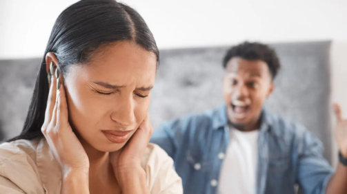 Buscar cuanto antes un especialista en acúfenos en A Coruña puede marcar la diferencia entre una molestia pasajera y un problema crónico