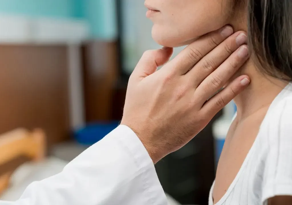 Un bulto en el cuello puede ser una simple reacción inflamatoria o un aviso del sistema inmunitario