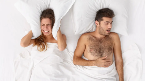 Uno de los errores más habituales es pensar que los ronquidos en personas delgadas nunca se asocian a apnea del sueño